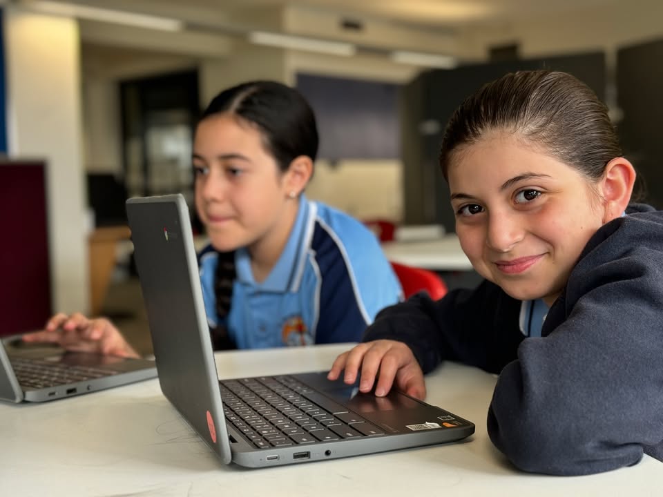 122123346914193578_122266662602193578-1